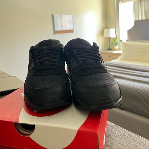 Black Air Max 90s - Picture 4 of 4